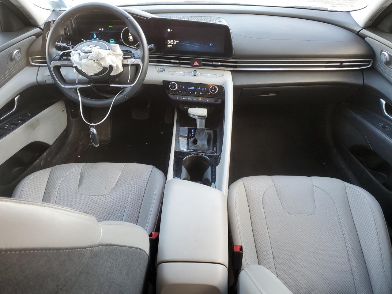2021 Hyundai Elantra - Image 8