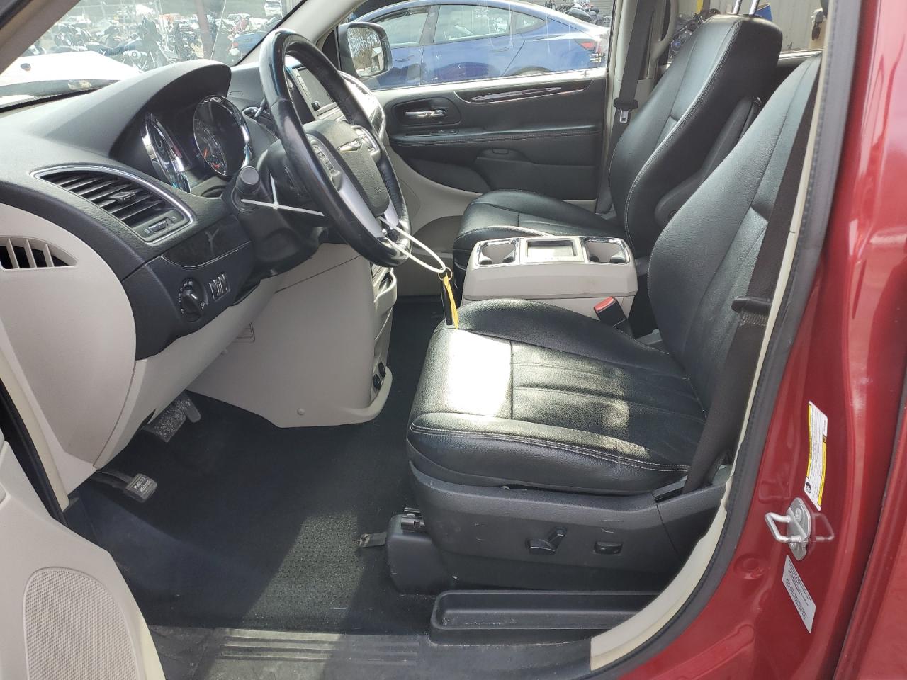 2015 Chrysler Town & Country - Image 7
