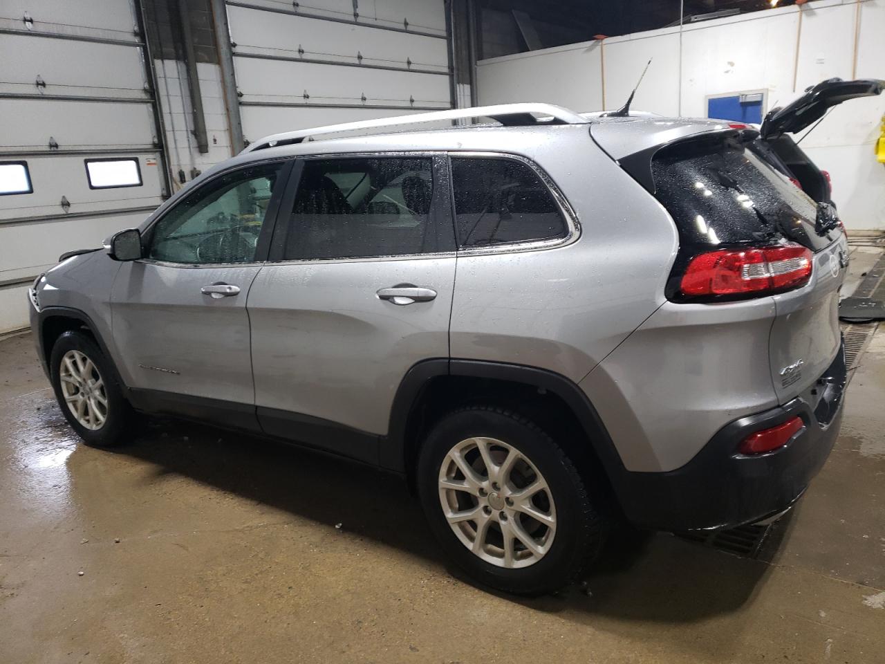 2015 Jeep Grand Cherokee - Image 2
