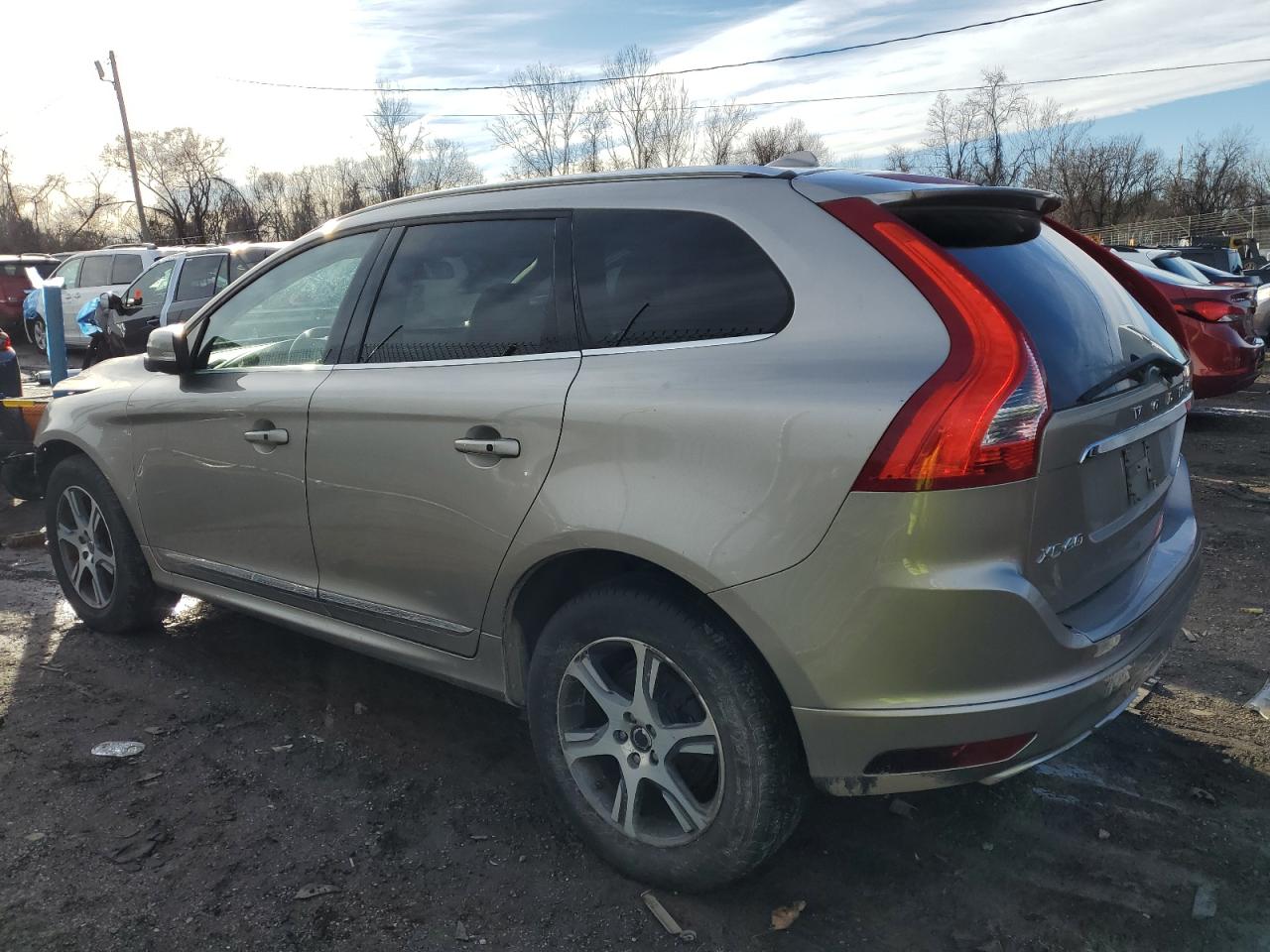 2015 Volvo XC60 - Image 2