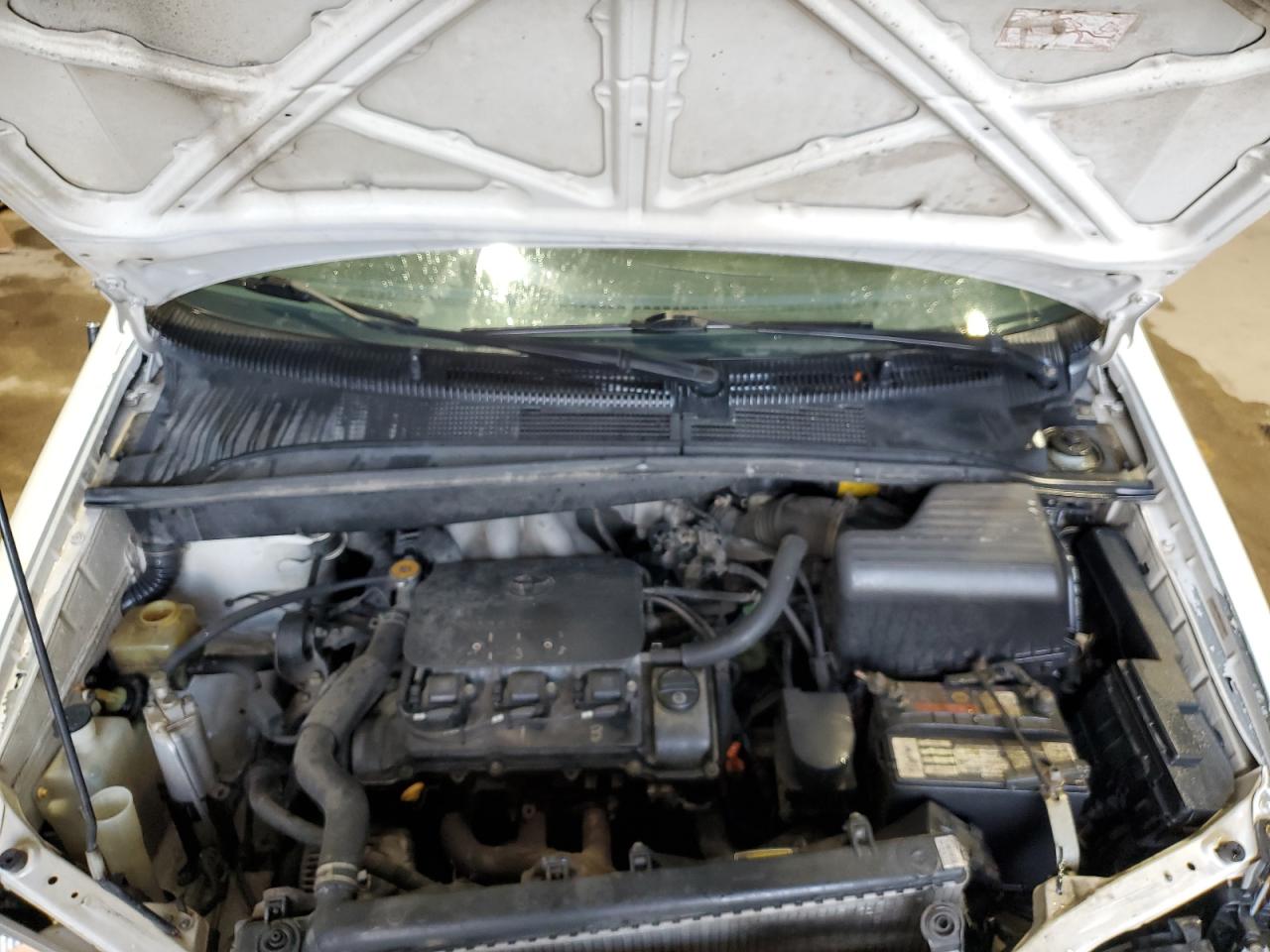 1999 Toyota Sienna - Image 12