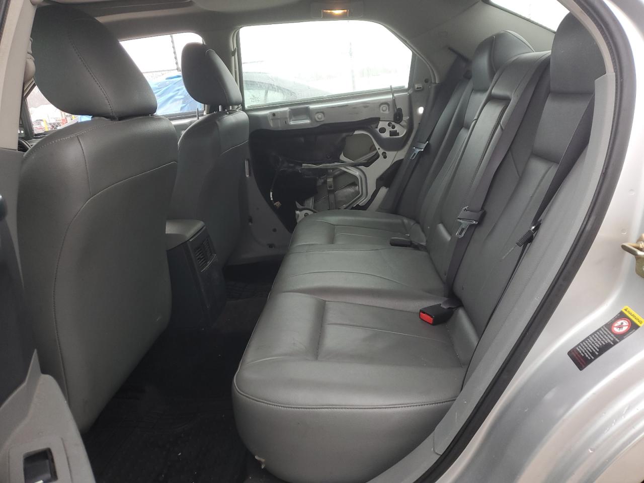 2005 Chrysler 300 - Image 10