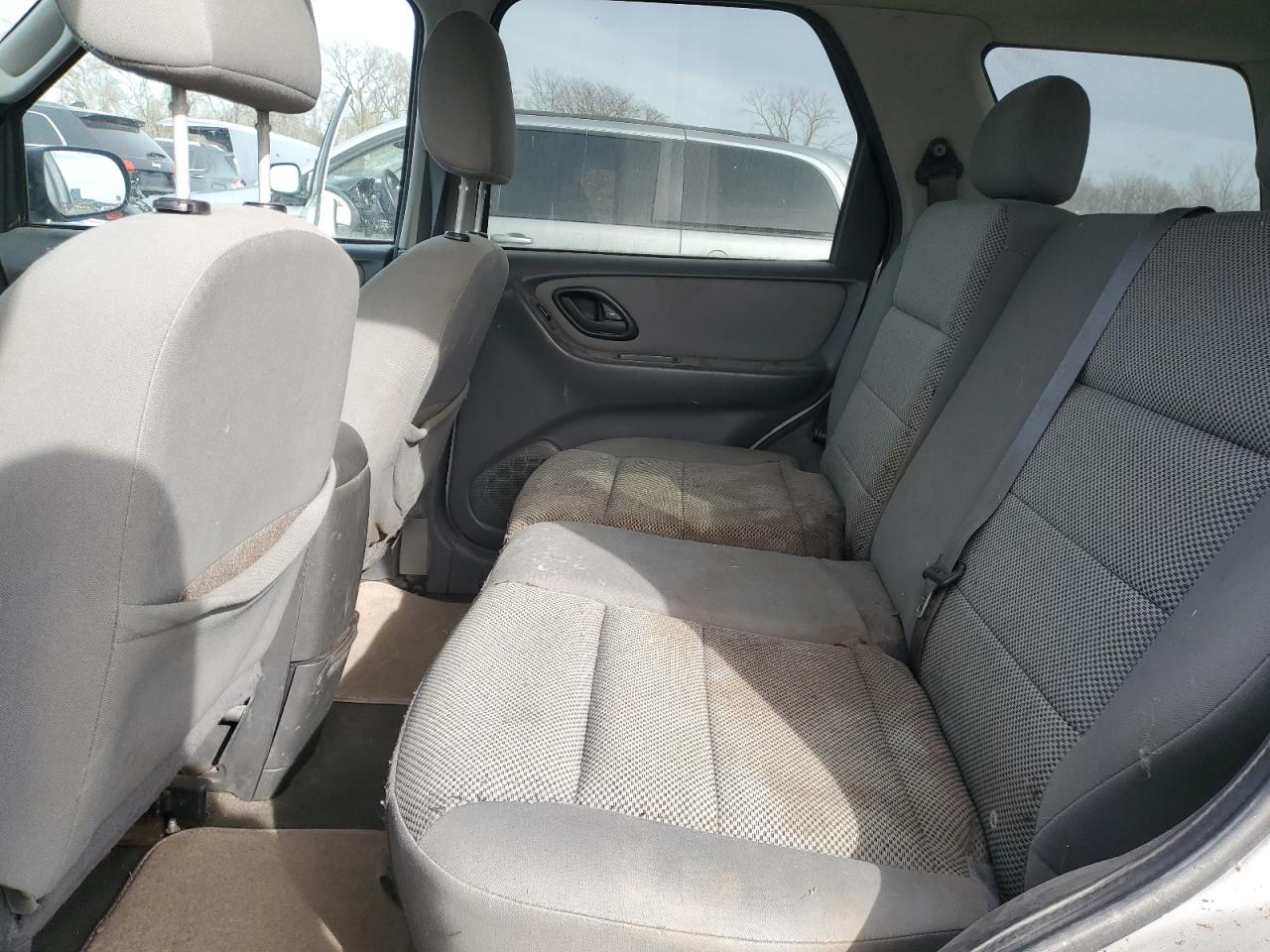 2005 Ford Escape - Image 11