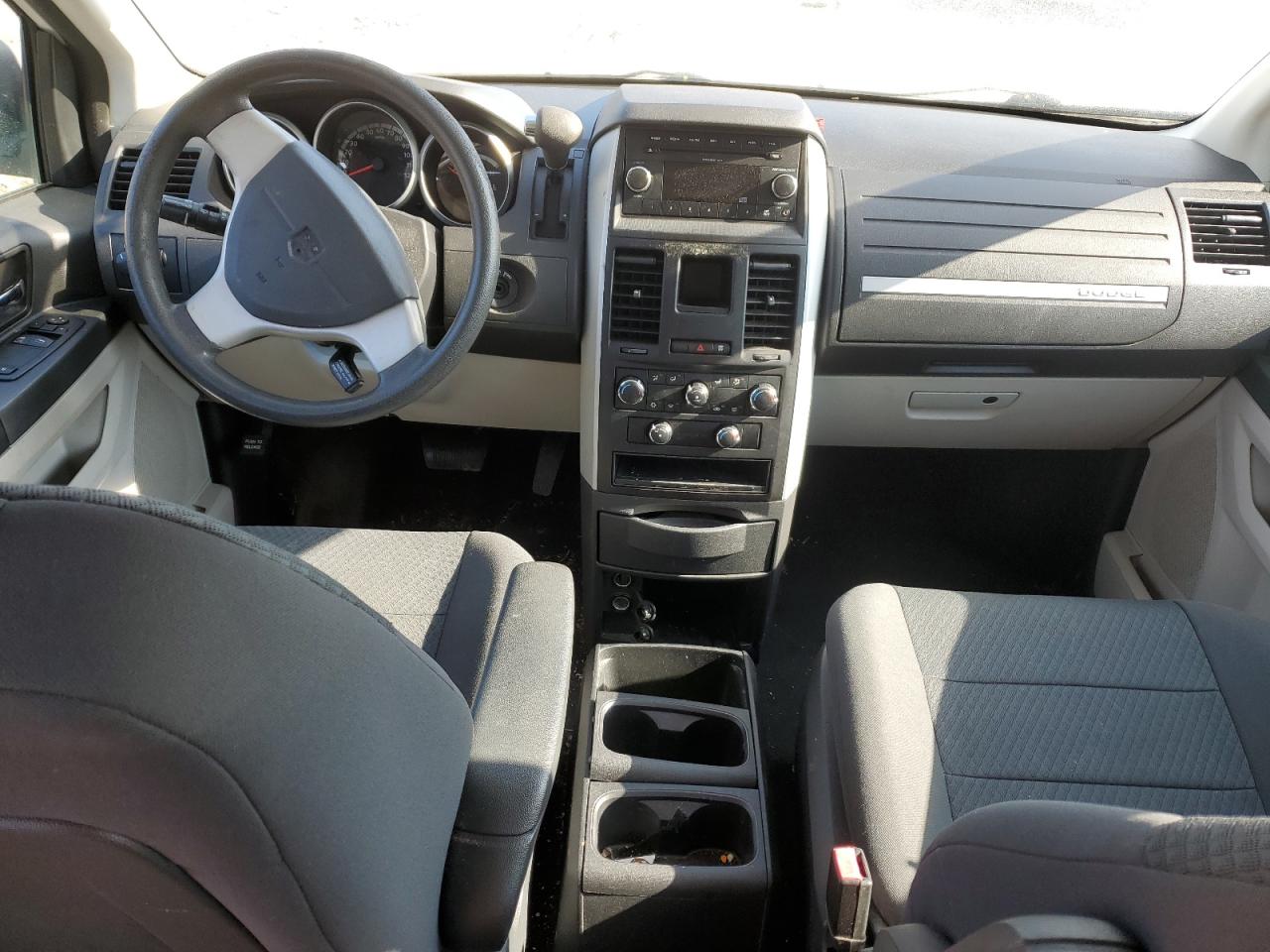 2010 Dodge Caravan - Image 8