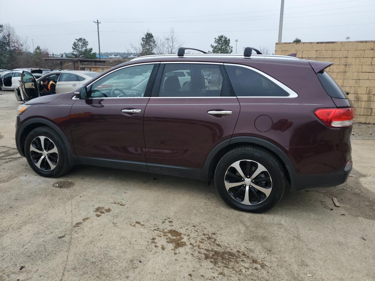 2017 Kia Sorento - Image 2