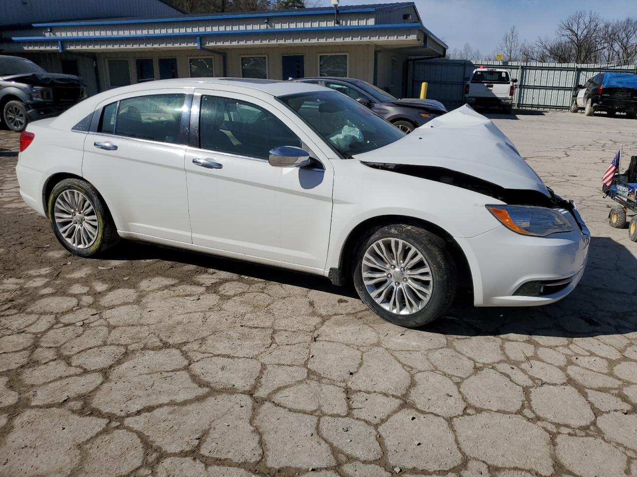 2013 Chrysler 200 - Image 4