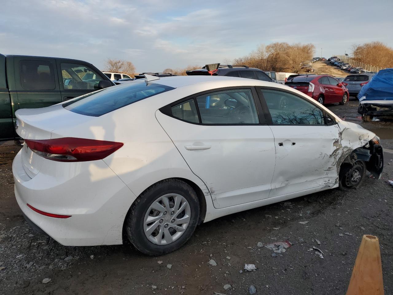 2017 Hyundai Elantra - Image 3