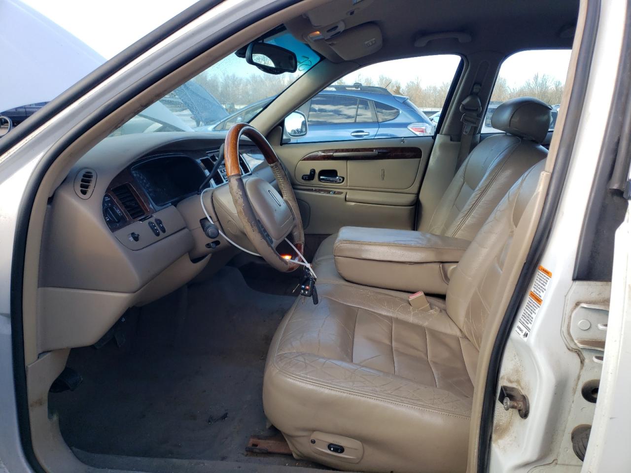 2002 Lincoln Town Car - Image 7