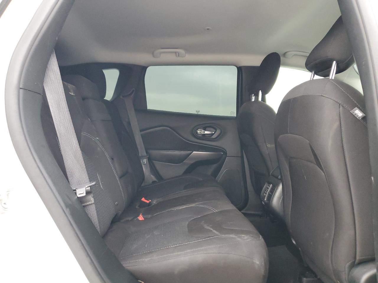 2019 Jeep Grand Cherokee - Image 11