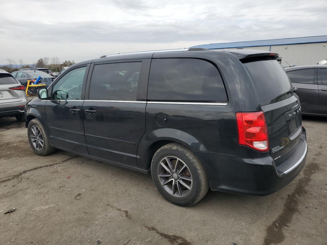 2017 Dodge Caravan - Image 2