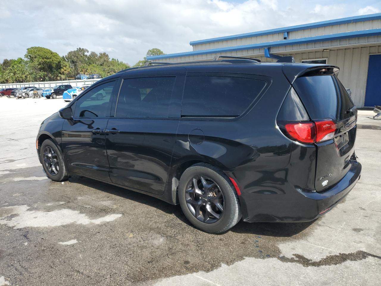 2020 Chrysler Pacifica - Image 2