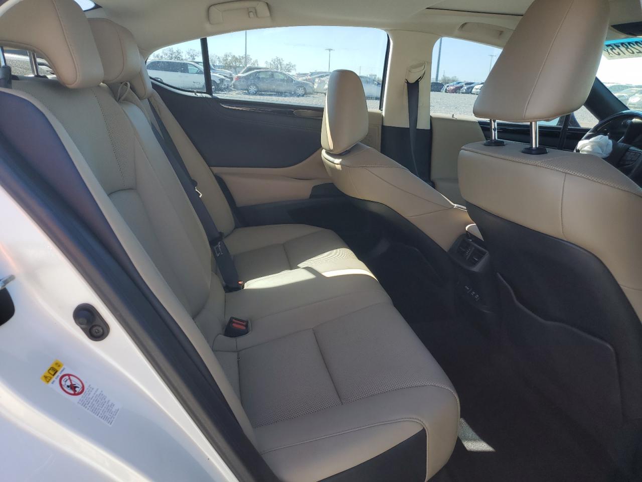 2019 Lexus ES - Image 10