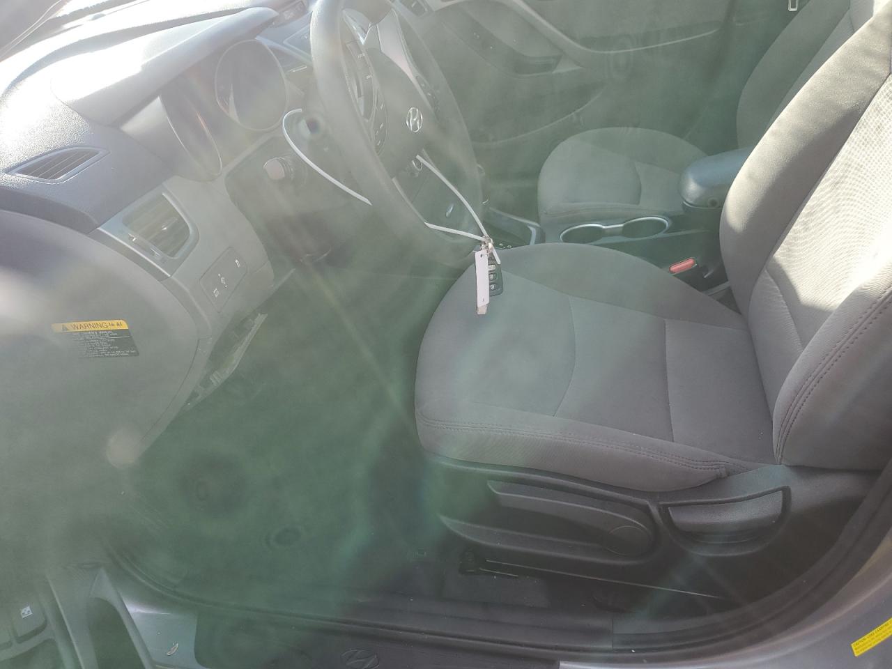 2016 Hyundai Elantra - Image 7
