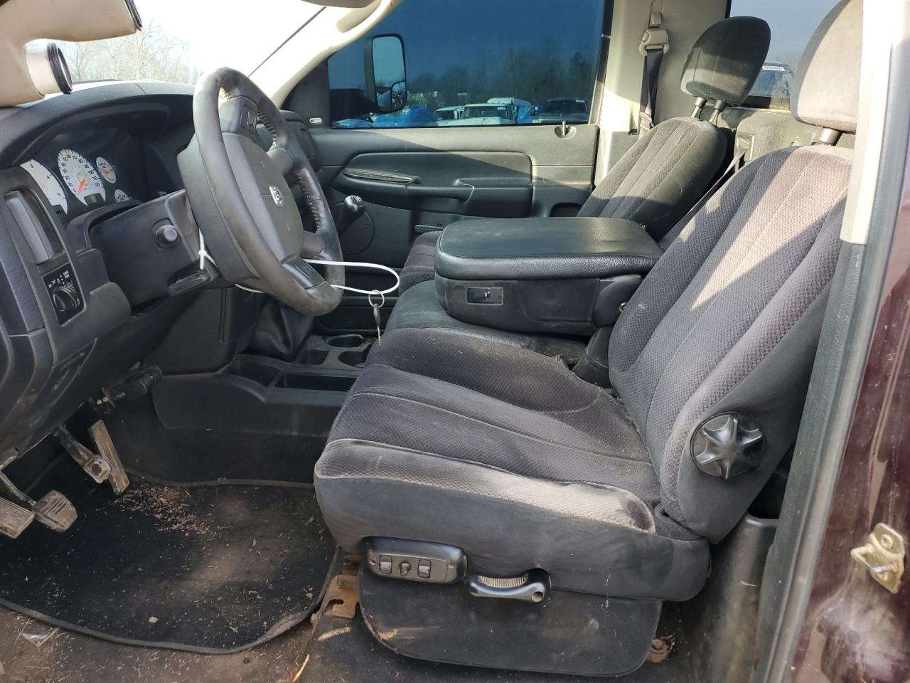 2004 Dodge RAM - Image 7