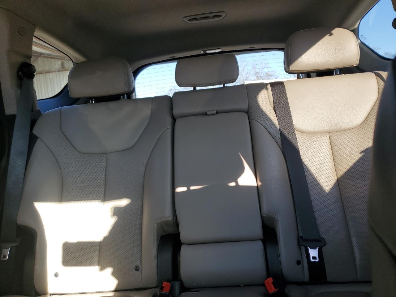 2020 Hyundai Santa Fe - Image 10