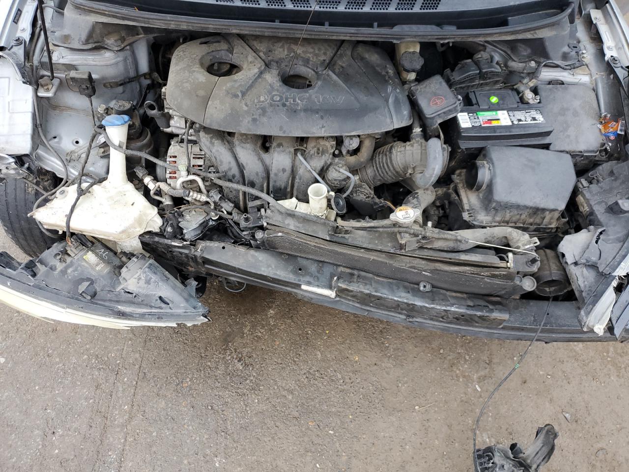 2016 Hyundai Elantra - Image 11