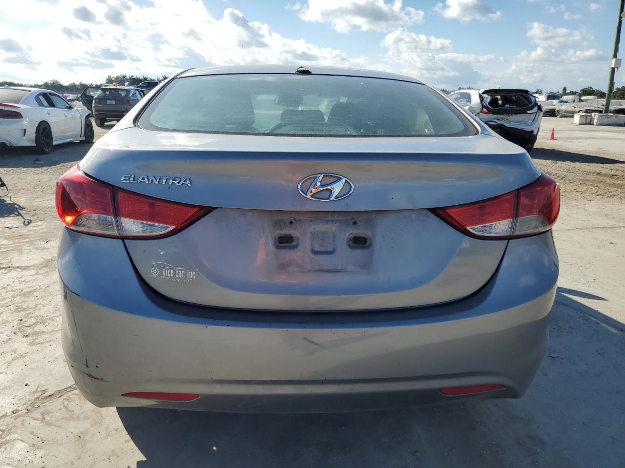 2013 Hyundai Elantra - Image 6