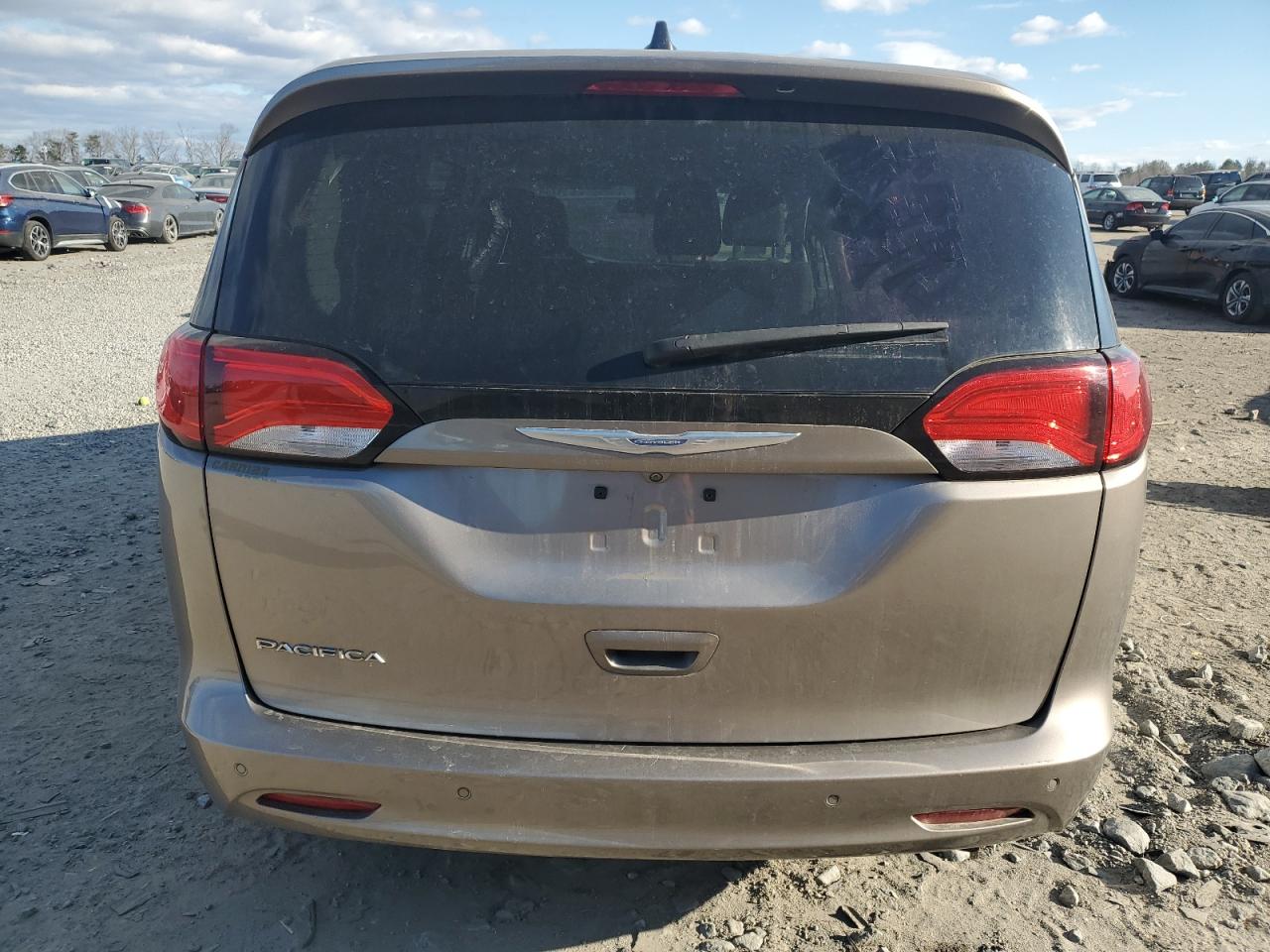 2018 Chrysler Pacifica - Image 6