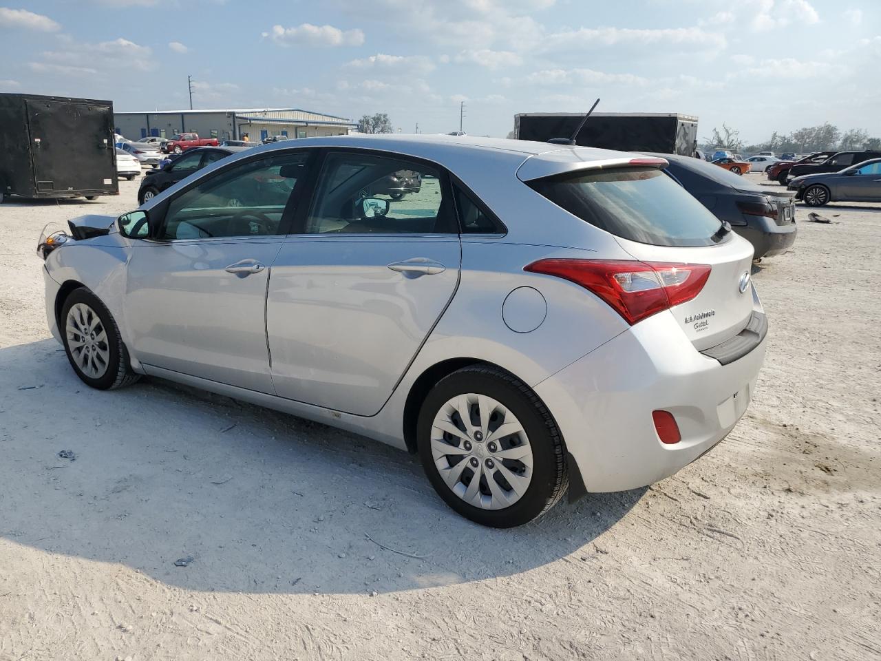 2016 Hyundai Elantra - Image 2