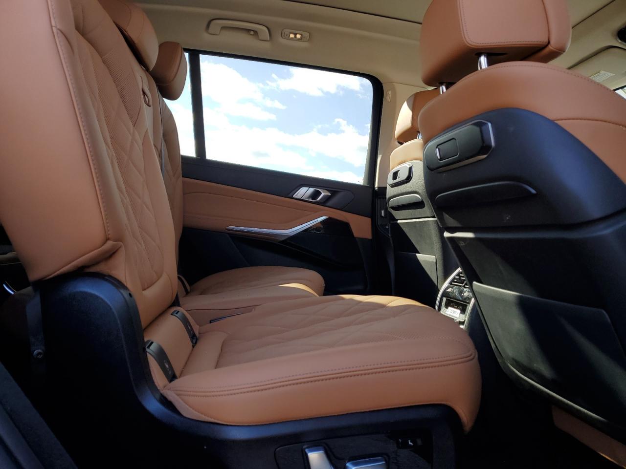 2024 BMW X7 - Image 11