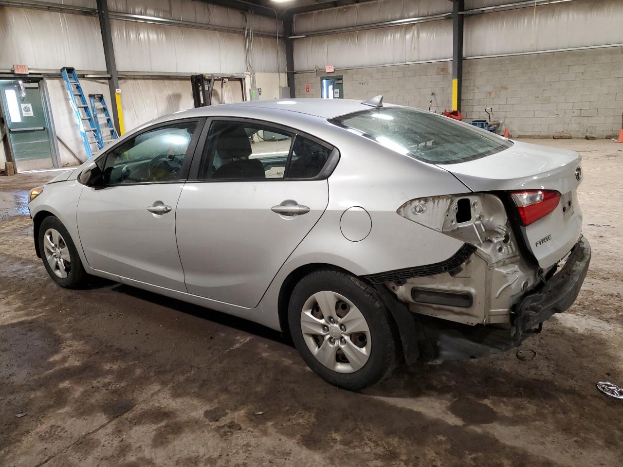 2016 Kia Forte - Image 2