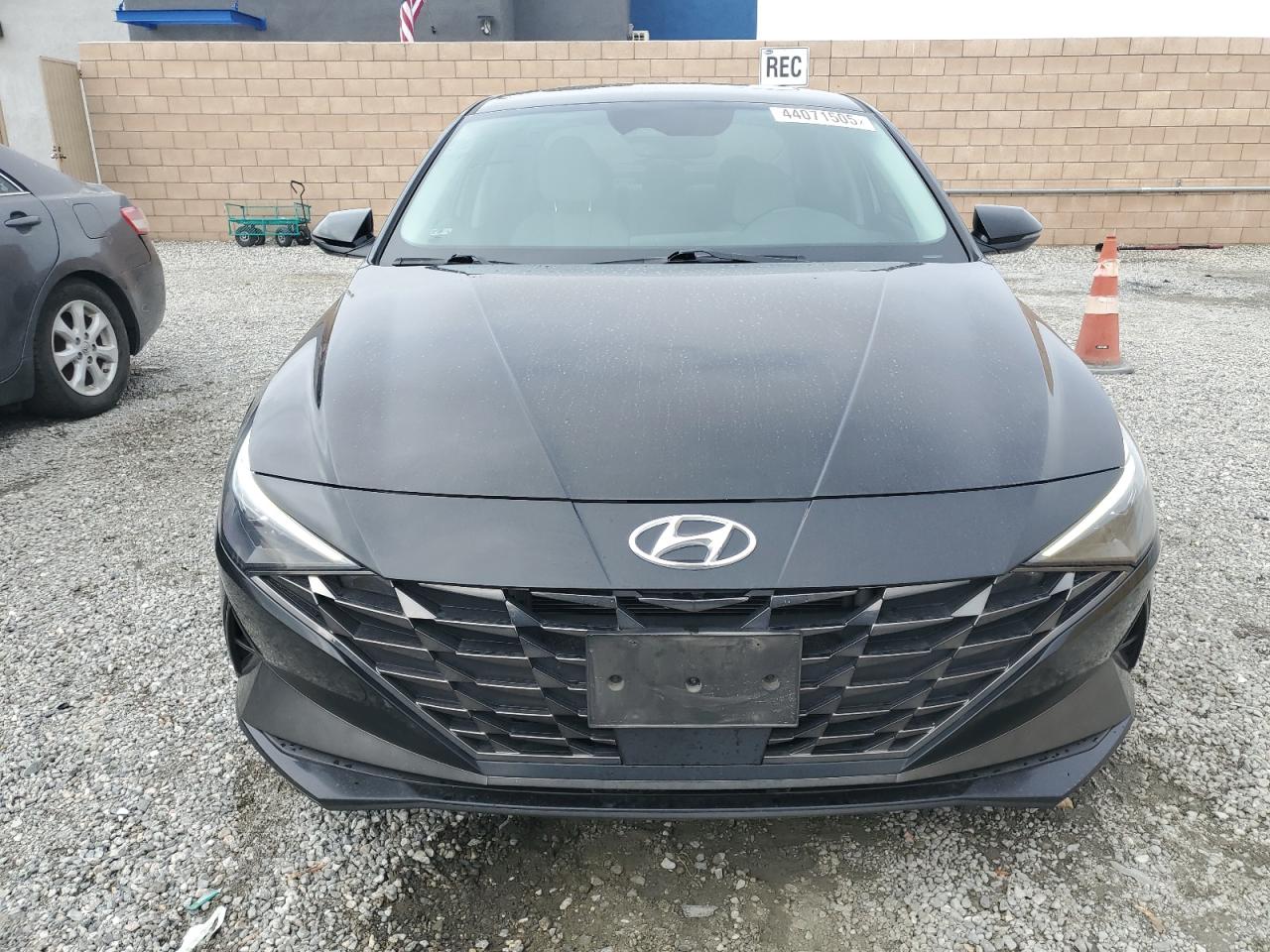 2021 Hyundai Elantra - Image 5