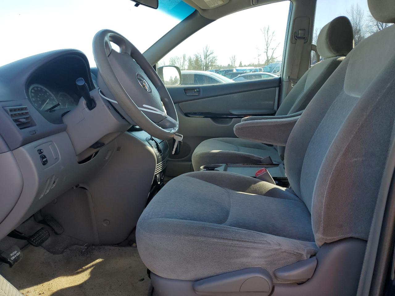 2005 Toyota Sienna - Image 7