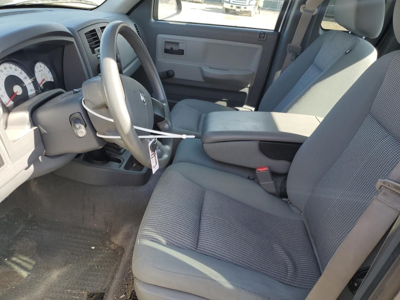 2007 Dodge Dakota - Image 7