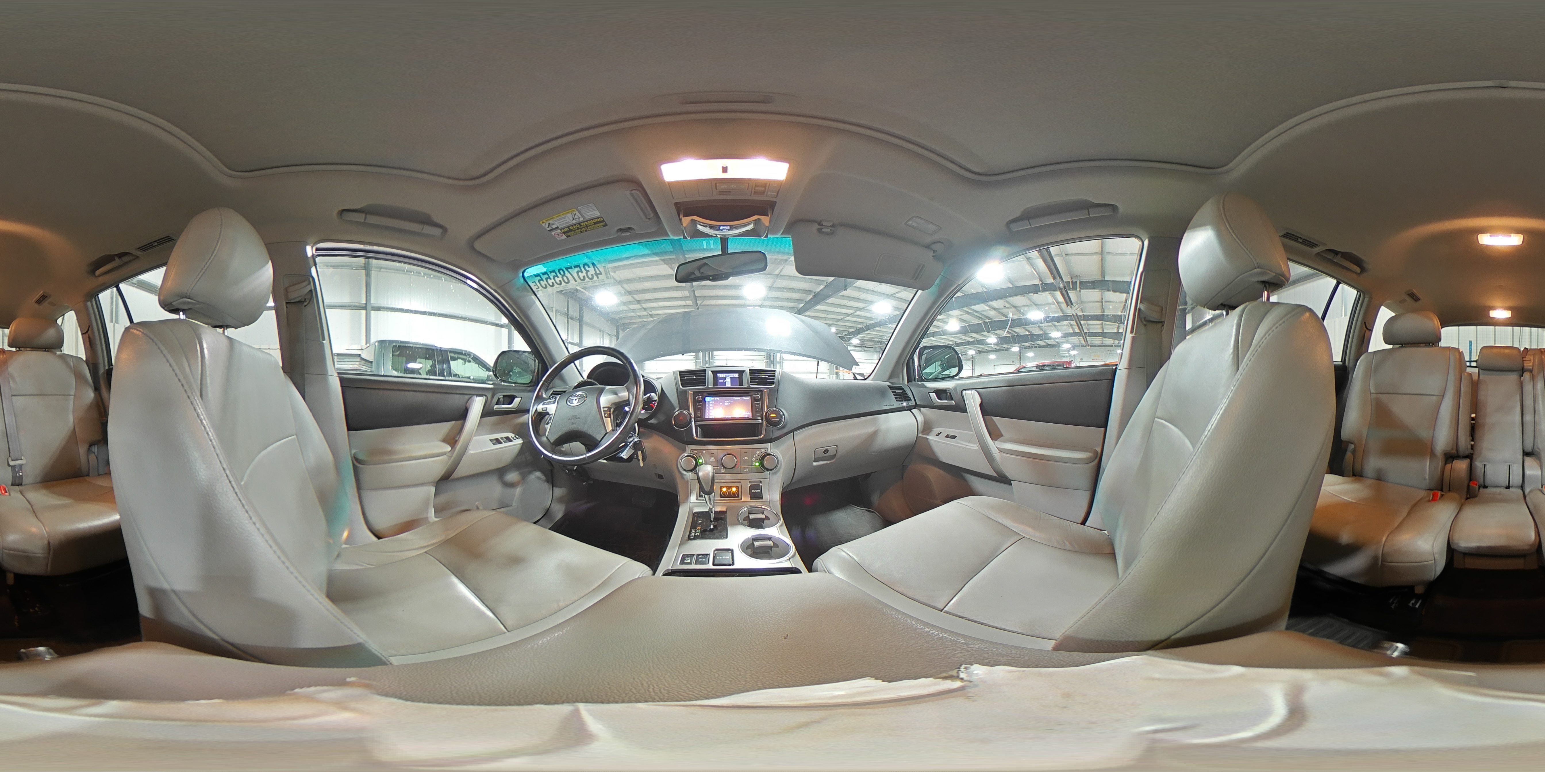 2013 Toyota Highlander - Image 16