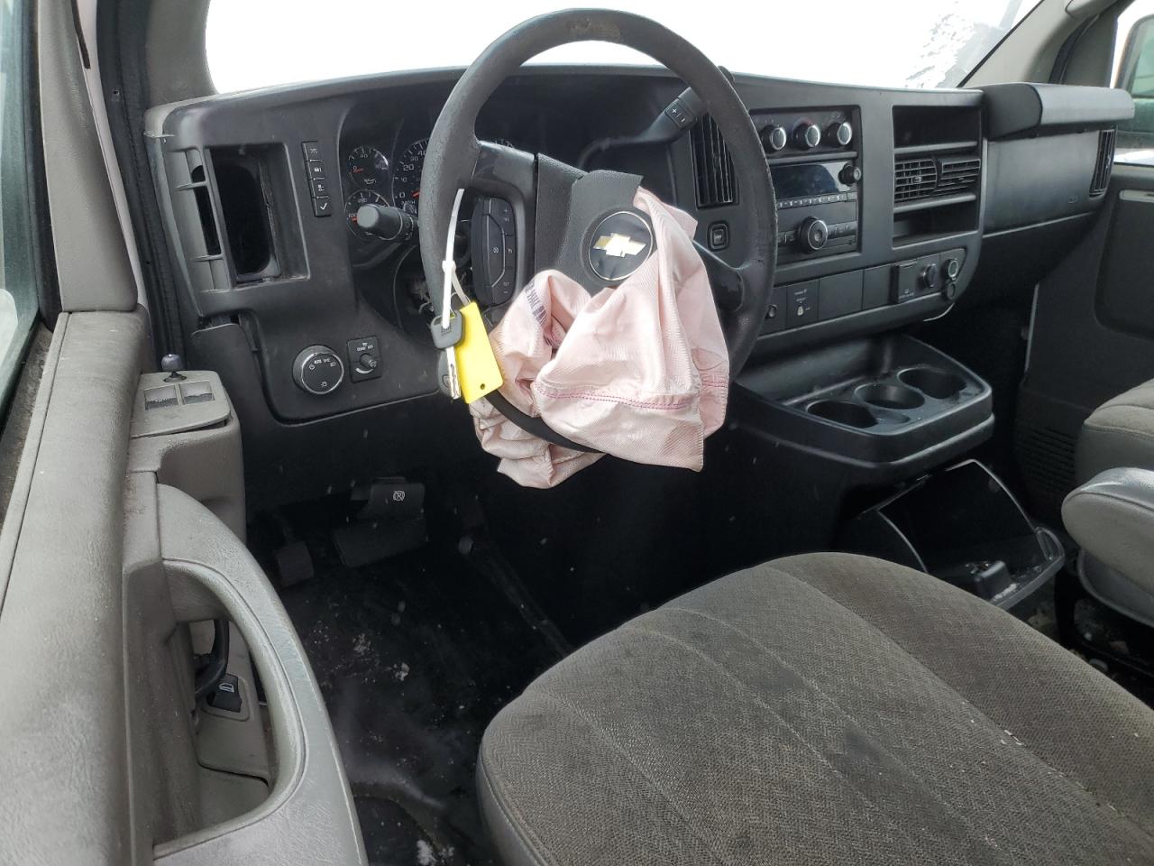 2015 Chevrolet Express - Image 8