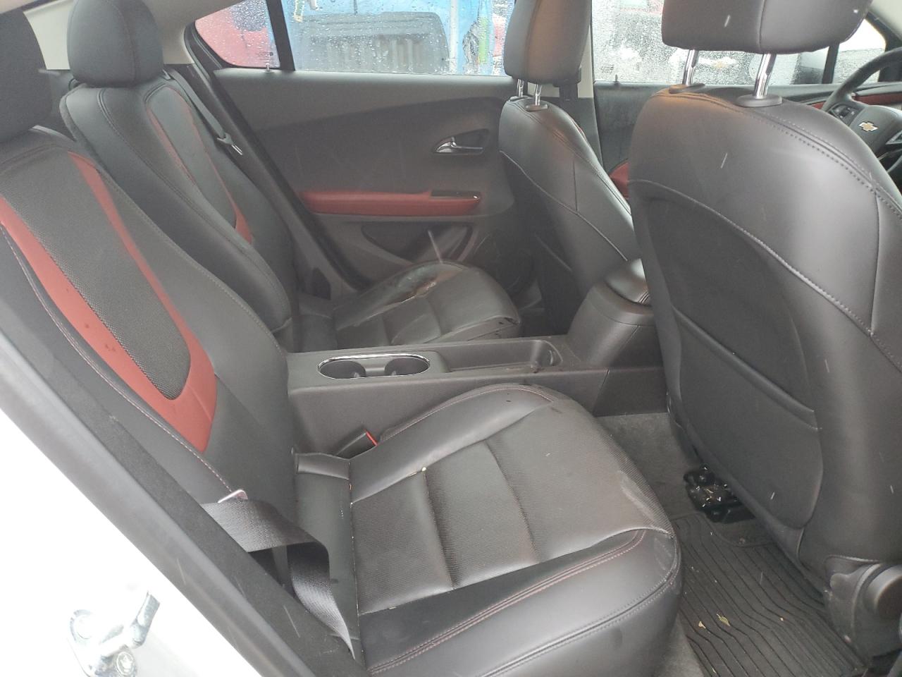 2012 Chevrolet Volt - Image 10