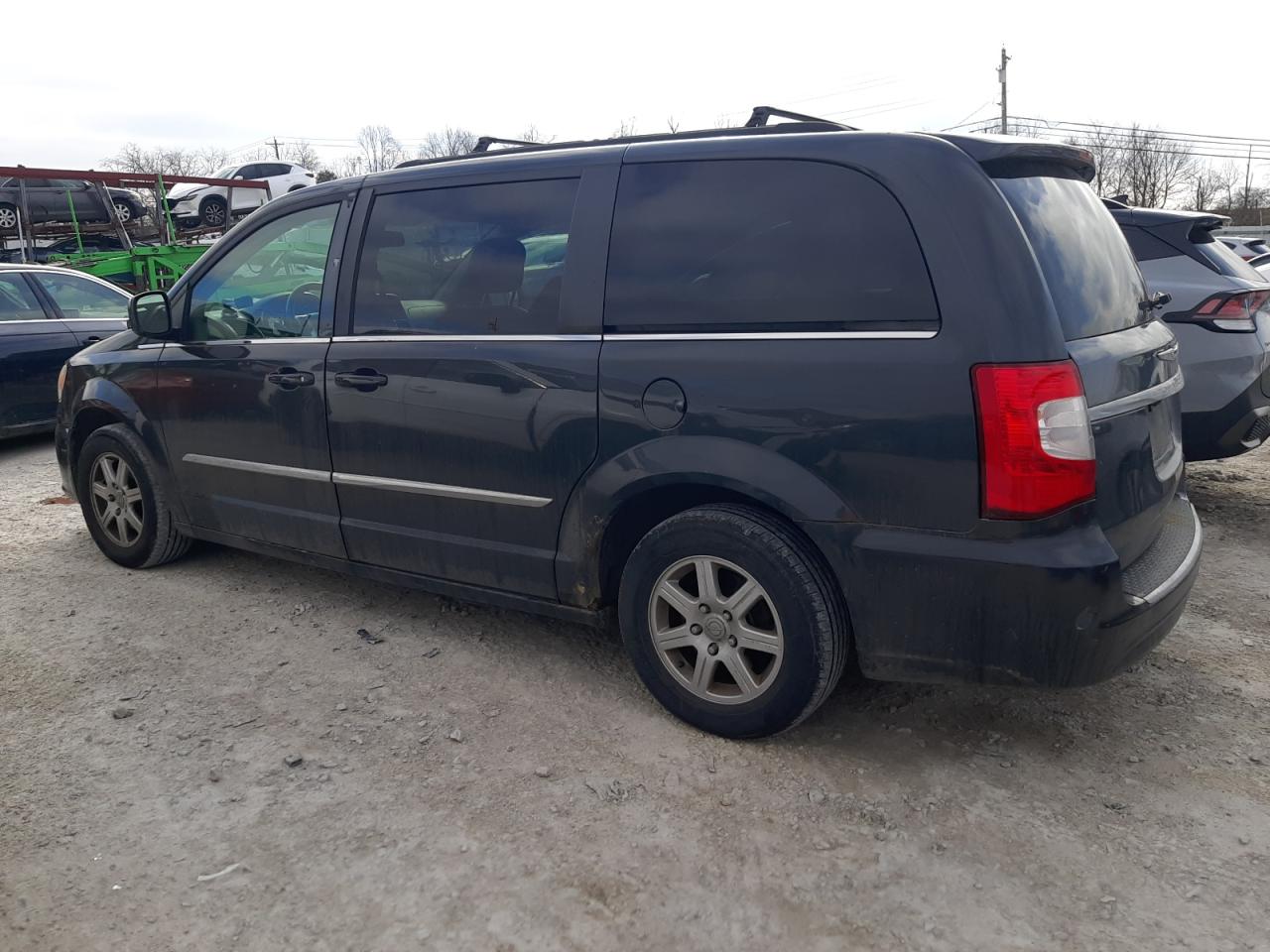 2012 Chrysler Town & Country - Image 2