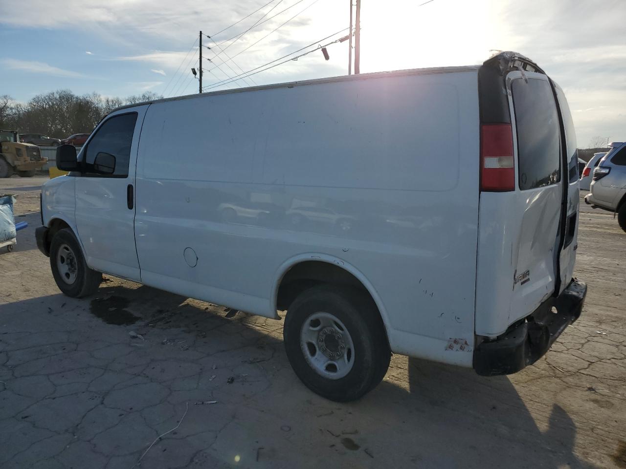 2011 GMC Savana - Image 2