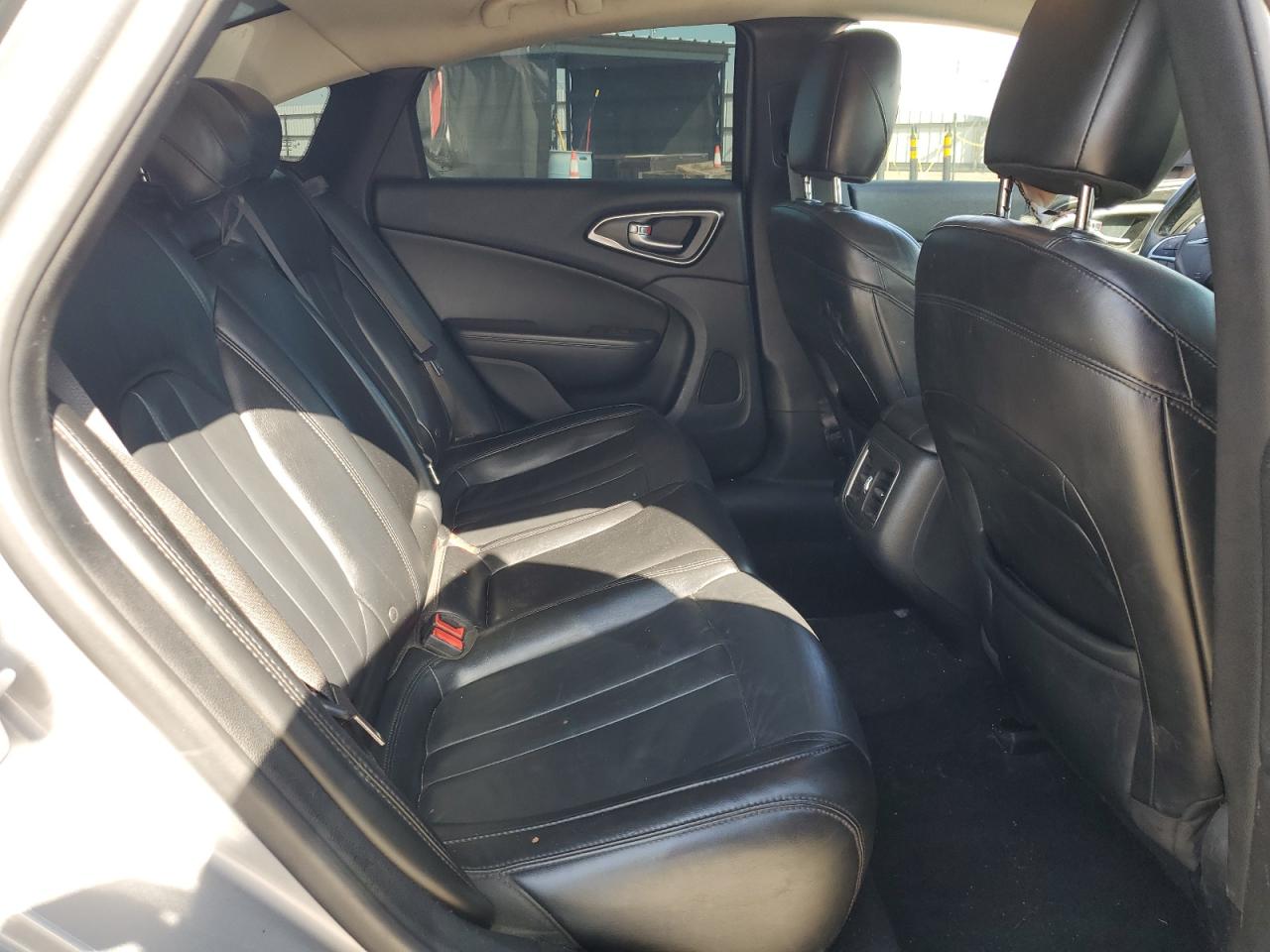 2017 Chrysler 200 - Image 11