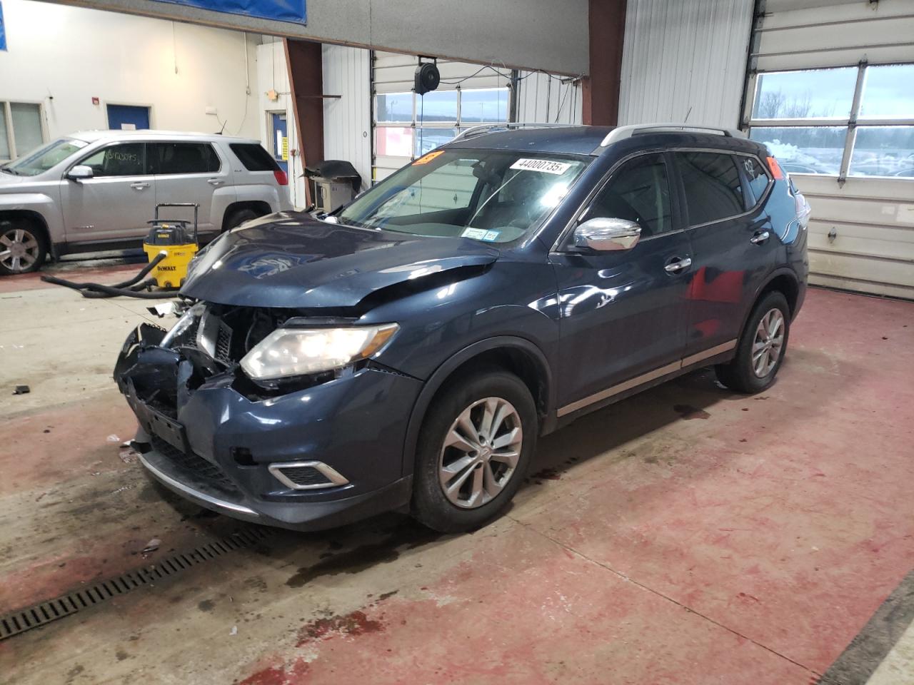 2015 Nissan Rogue - Image 1