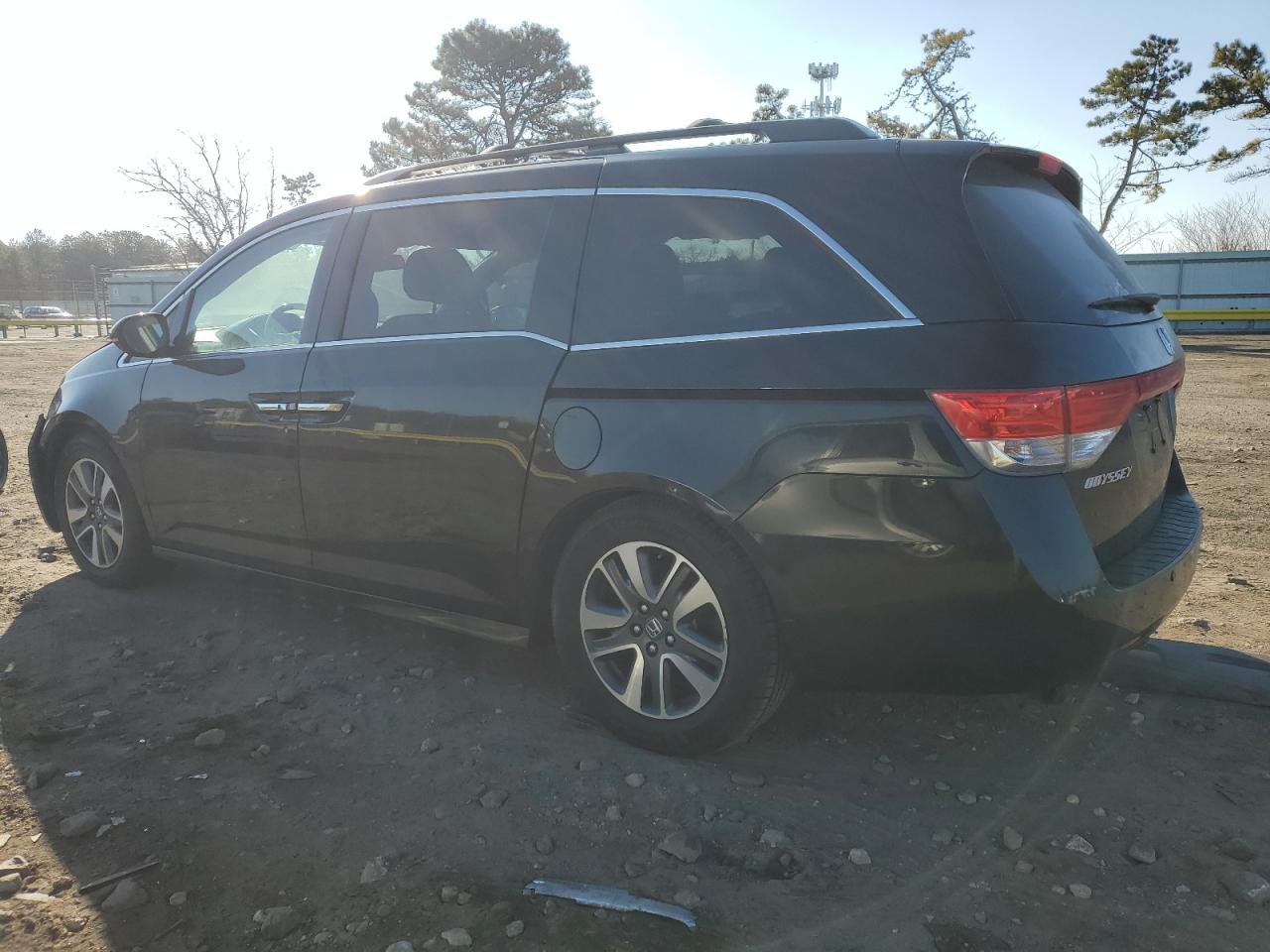 2015 Honda Odyssey - Image 2