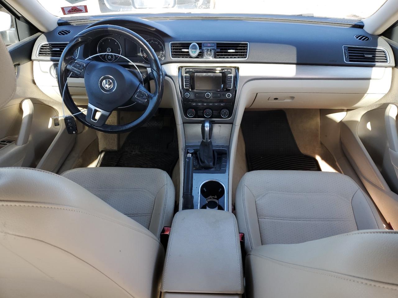 2015 Volkswagen Passat - Image 8