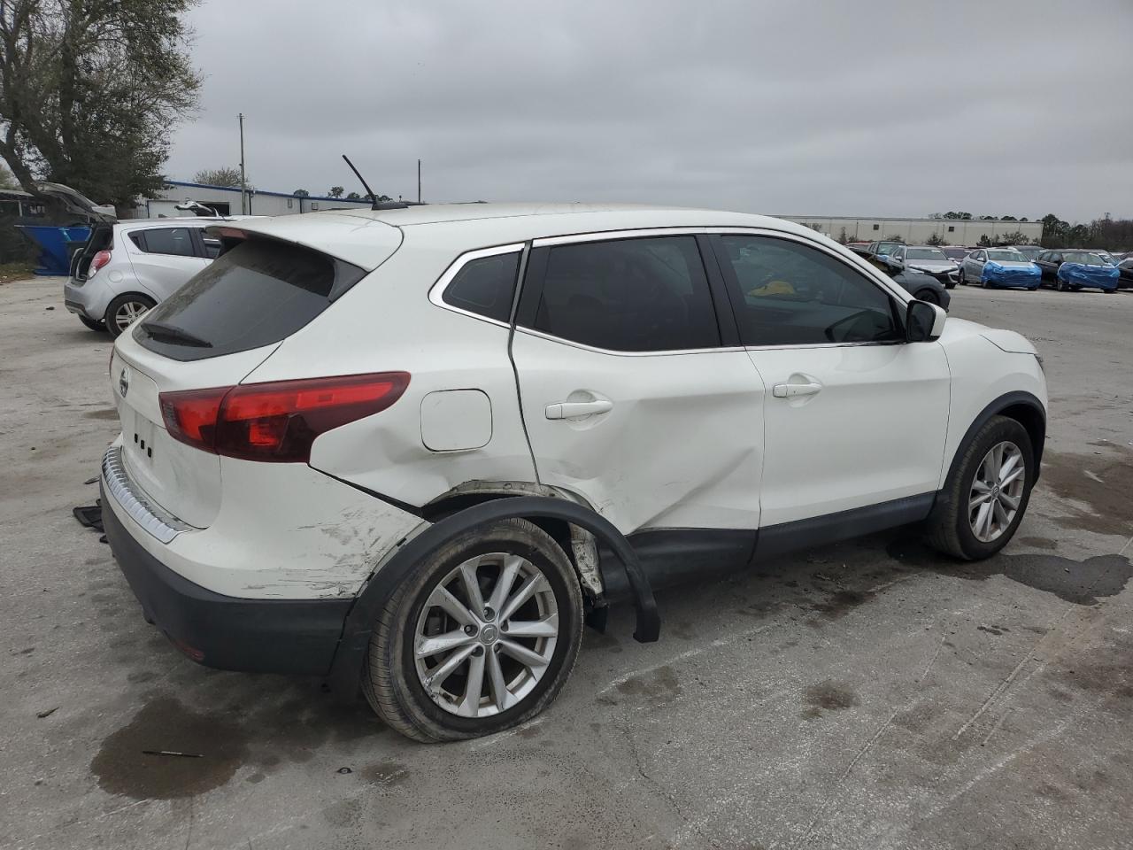 2018 Nissan Rogue - Image 3