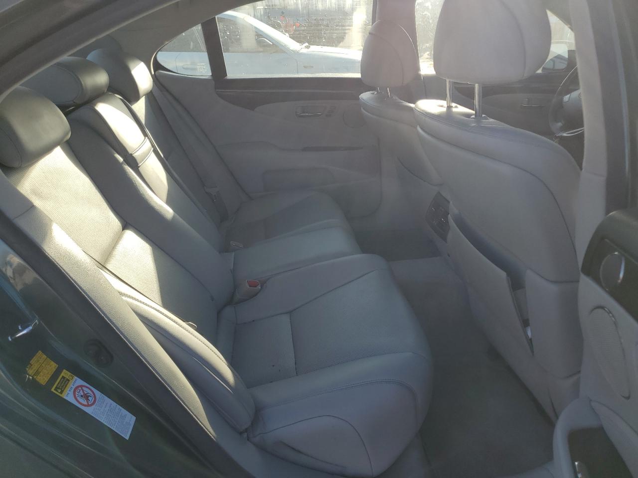 2007 Lexus LS - Image 10
