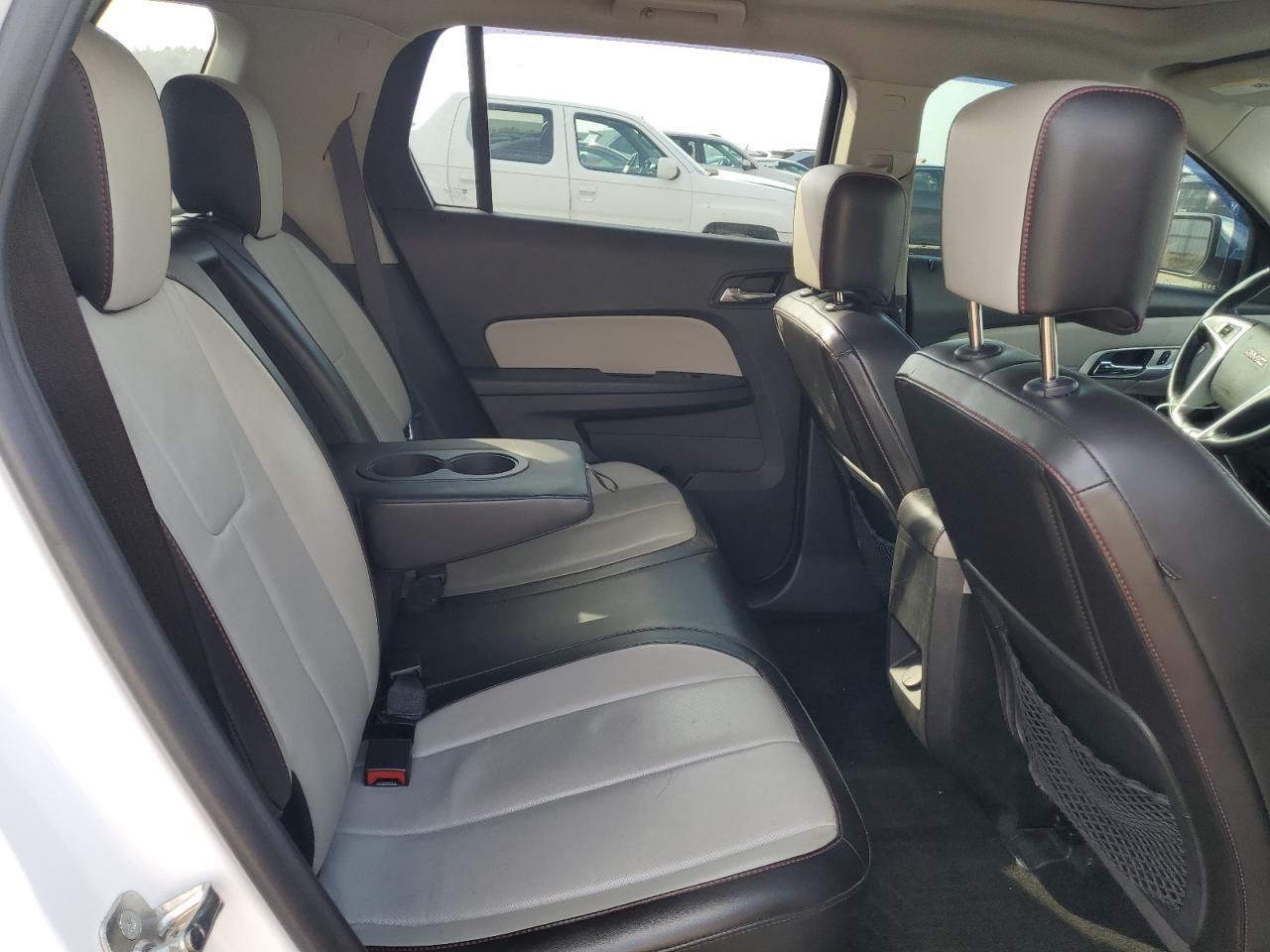2015 GMC Terrain - Image 11