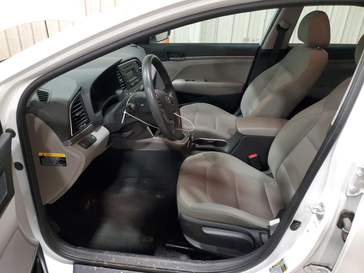 2017 Hyundai Elantra - Image 7