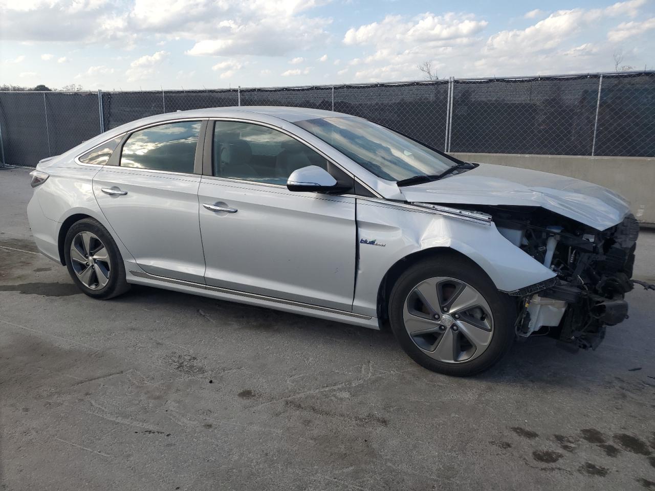 2017 Hyundai Sonata - Image 4