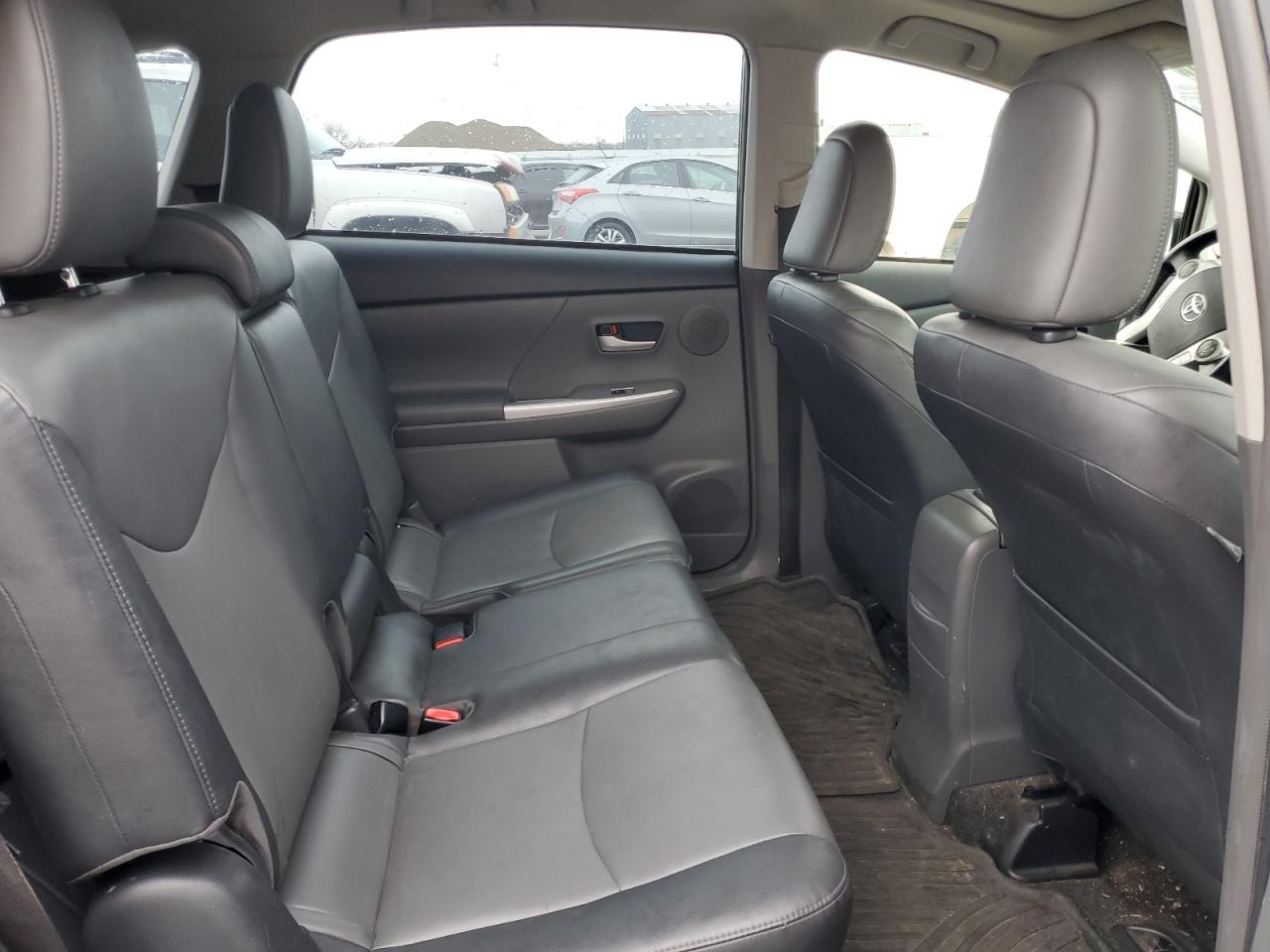 2013 Toyota Prius - Image 10
