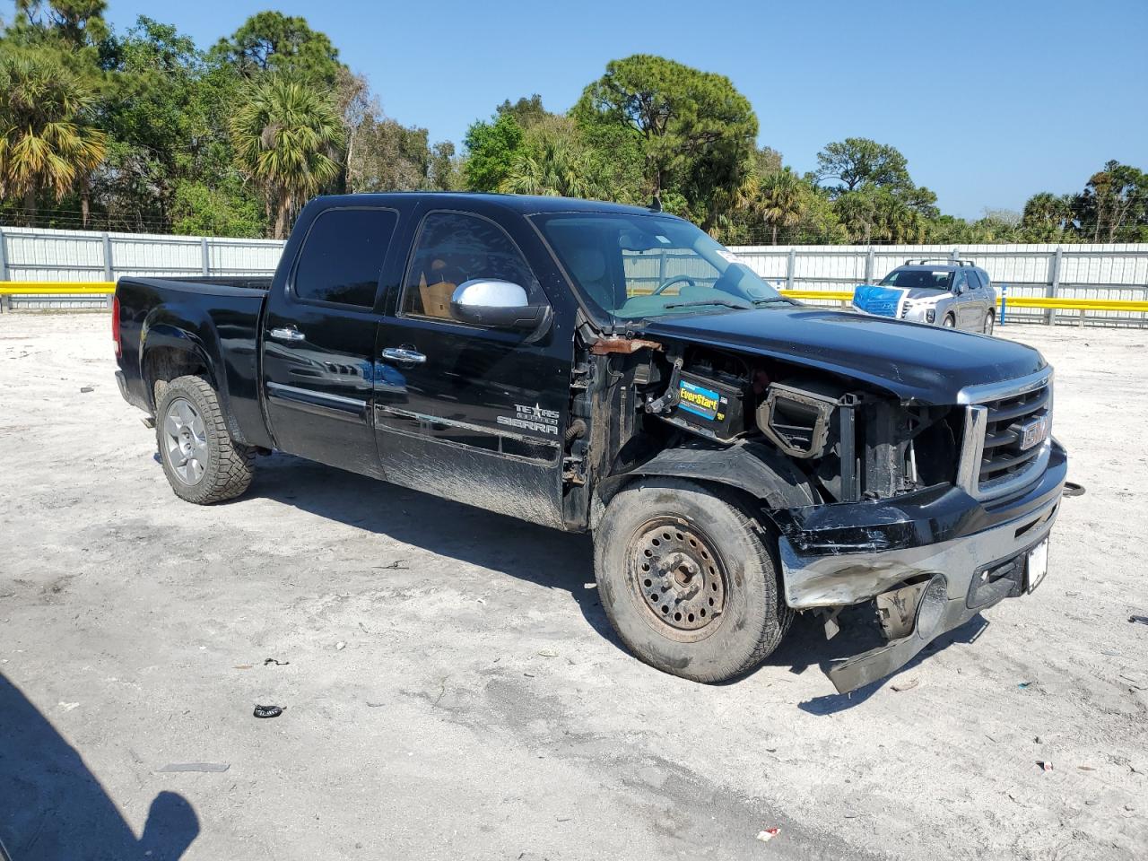 2011 GMC Sierra - Image 4