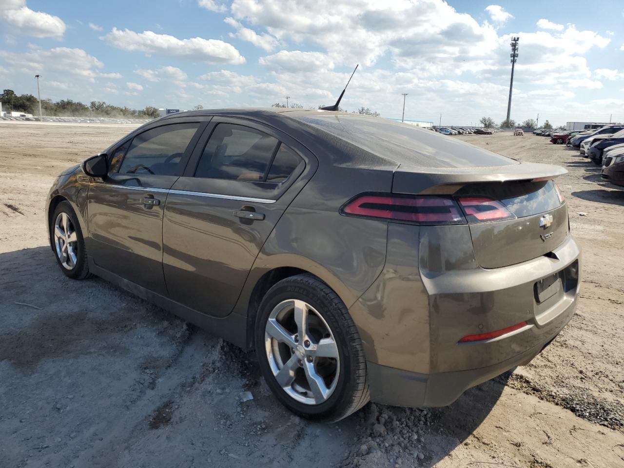 2014 Chevrolet Volt - Image 2