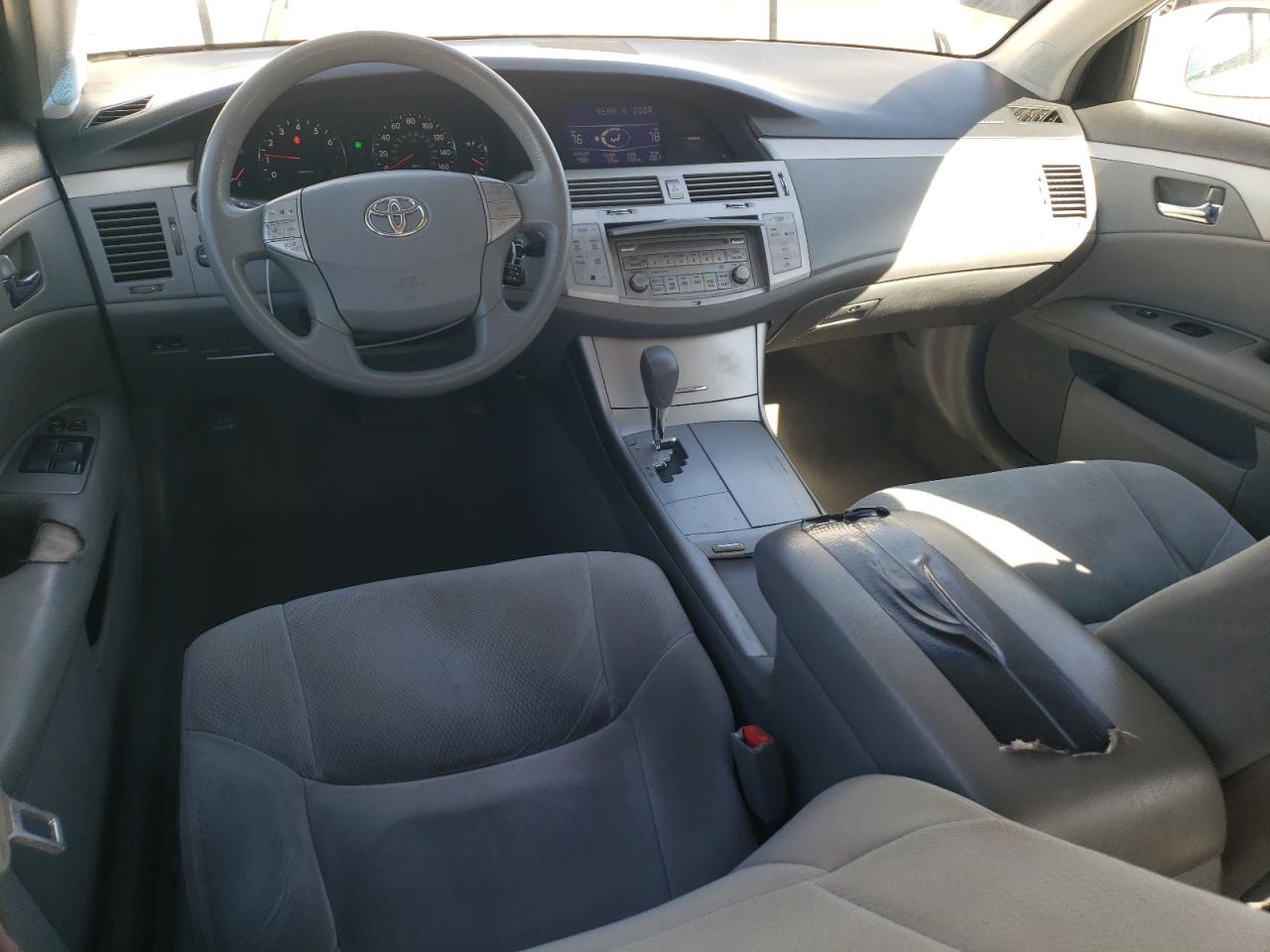 2009 Toyota Avalon - Image 8