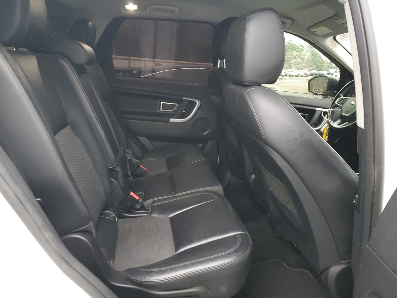 2017 Land Rover Discovery - Image 11
