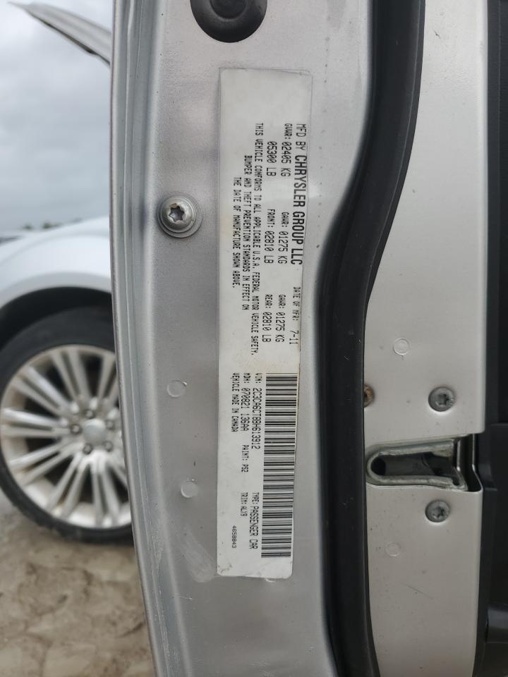 2011 Chrysler 300 - Image 12