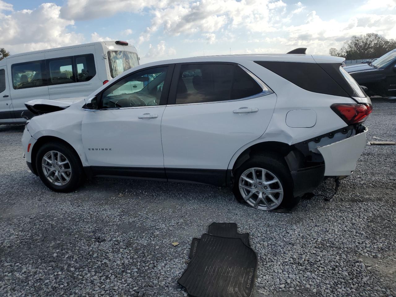 2022 Chevrolet Equinox - Image 2