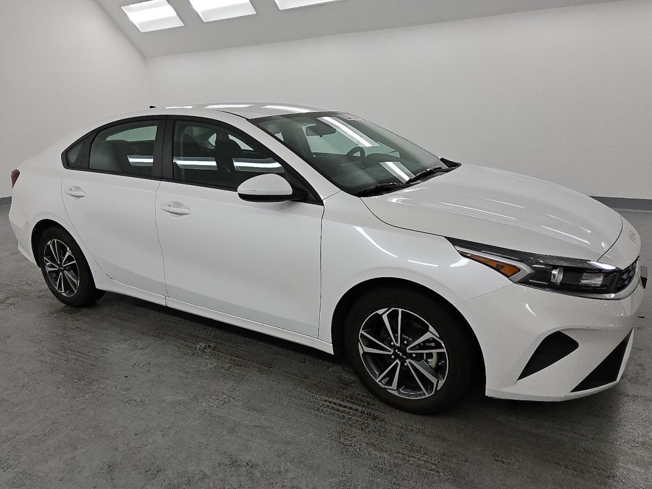 2024 Kia Forte - Image 4